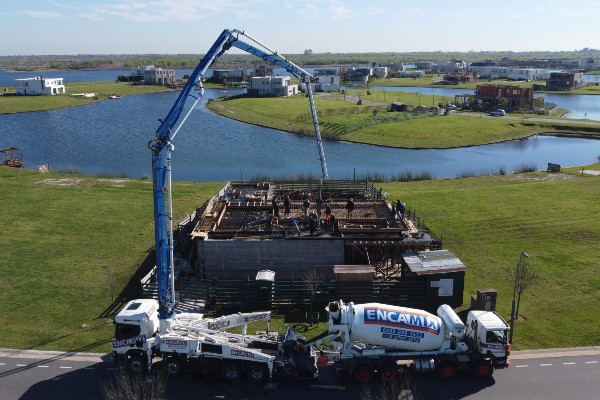 camion de bombeo de hormigon