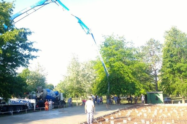 bomba pluma en barrio cerrado